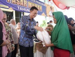Pj. Bupati Pringsewu Buka Pasar Murah Bersubsidi