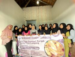 Jadi Peluang Bisnis, Srikandi Ganjar Gelar Pelatihan Pembuatan Keripik Pisang kepada Perempuan Milenial