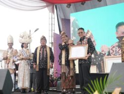 Penjabat Bupati Pringsewu Terima Penghargaan Dari Menteri Desa PDTT