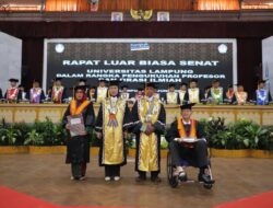 Rektor Unila Kukuhkan Dua Guru Besar