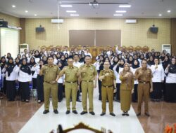 Pj.Bupati Pringsewu Serahkan Petikan SK Pegawai Pemerintah Dengan Perjanjian Kerja