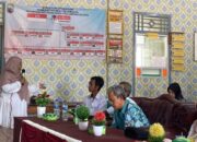 Dosen Kimia Unila Ajari Warga Rejomulyo Buat Pupuk Kompos Berbasis Eco-enzyme