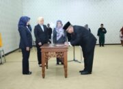 Rektor Prof Lusmeilia Afriani Lantik Dua Penjabat Baru Unila