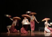 Prodi Pendidikan Seni Tari Angkatan 2022 Gelar Decoreus Tradition