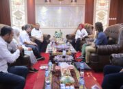Rektor Unila Sambut Dua Mahasiswa Asing
