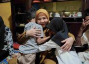 Walikota Eva Dwiana Melayat dan Salurkan Santunan Uang Duka Korban Kecelakaan Kerja