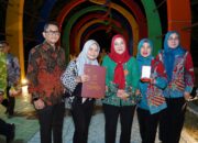 Wali Kota Bandar Lampung Raih Satya Lencana Wira Karya, Apresiasi Tertinggi dari Presiden RI dalam Puncak Hari UMKM Nasional 2024