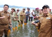 Penjabat Gubernur Lampung Tanam  Mangrove Bersama Brigif 4 Marinir dan Mitra dalam Peringatan HUT ke-79 Korps Marinir