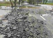 Pasca Banjir, Akses Jalan Menuju Kantor Pemda Pringsewu Rusak Parah