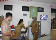 Hari Pertama Berkantor, Wabup Pringsewu Silaturahmi Dengan Pegawai Sekretariat