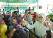 Wagub Jihan Nurlela Tinjau Pasar Murah PW Muslimat NU di Natar, Bantu Warga Dapatkan Kebutuhan Pokok