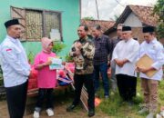 Bupati Pringsewu Serahkan Bantuan Korban Rumah Roboh di Pekon Podomoro