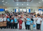 Wagub Lampung Serahkan Paket Sembako ke Siswa Difabel